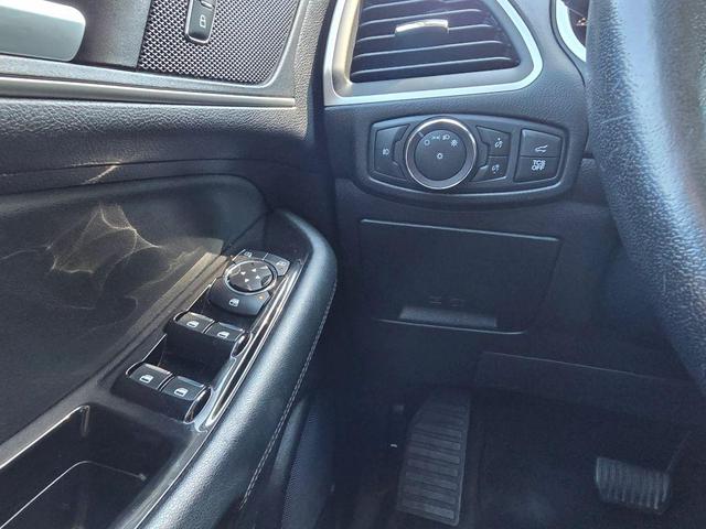 Photo of 2019 Agate Black Metallic Ford Edge