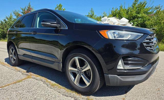 Photo of 2019 Agate Black Metallic Ford Edge
