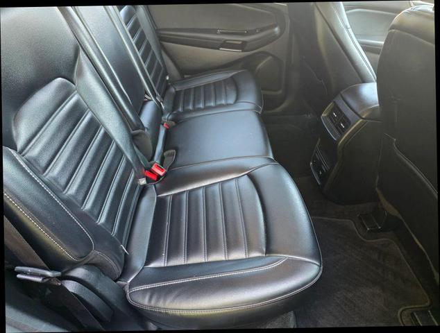 Photo of 2019 Agate Black Metallic Ford Edge