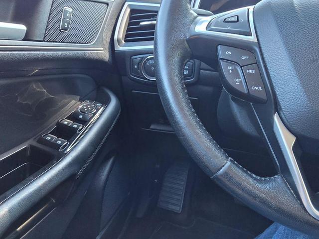 Photo of 2019 Agate Black Metallic Ford Edge