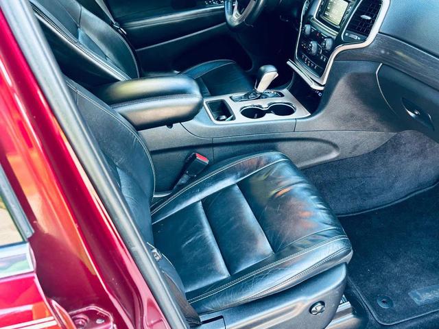 Photo of 2017 Velvet Red Pearlcoat Jeep Grand Cherokee