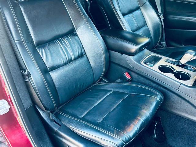 Photo of 2017 Velvet Red Pearlcoat Jeep Grand Cherokee