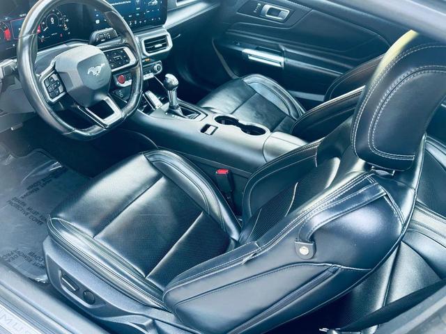 Photo of 2024 Iconic Silver Metallic Ford Mustang