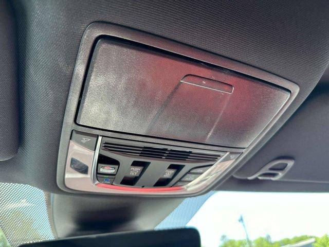Photo of 2022 White Acura MDX