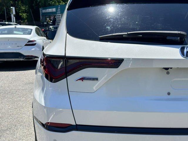 Photo of 2022 White Acura MDX