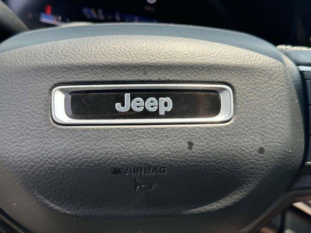 Photo of 2022 Black Jeep Grand Cherokee L