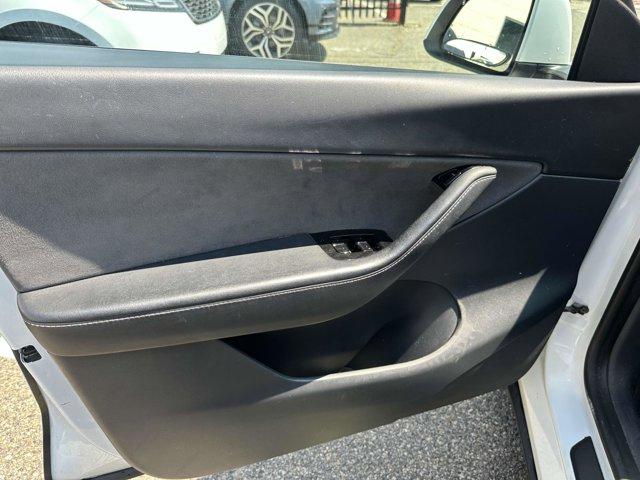 Photo of 2020 White Tesla Model Y