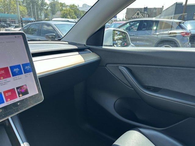Photo of 2020 White Tesla Model Y