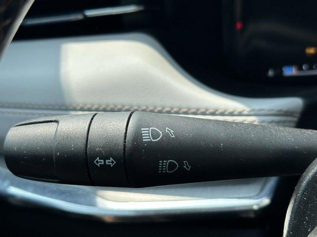 Photo of 2022 White Jeep Compass