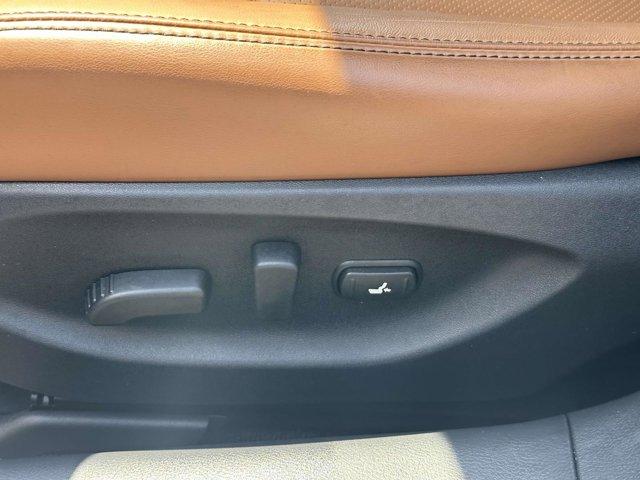 Photo of 2023 White INFINITI Q50