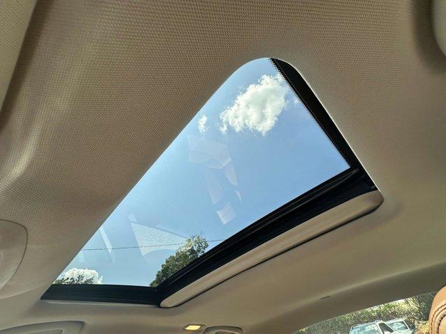 Photo of 2023 White INFINITI Q50