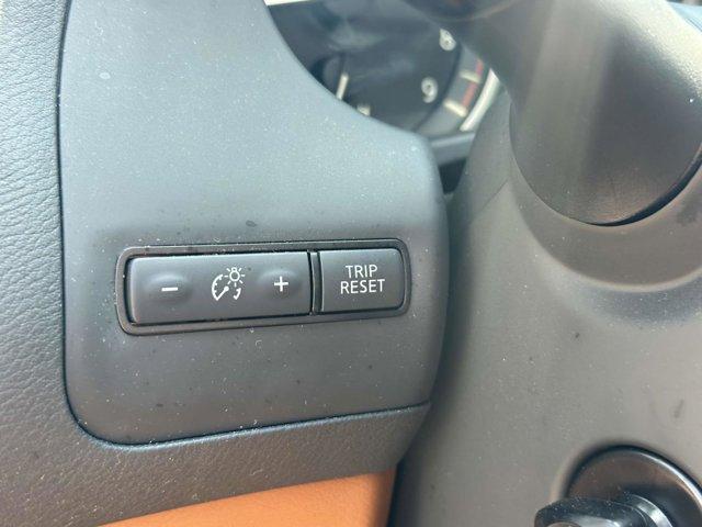 Photo of 2023 White INFINITI Q50