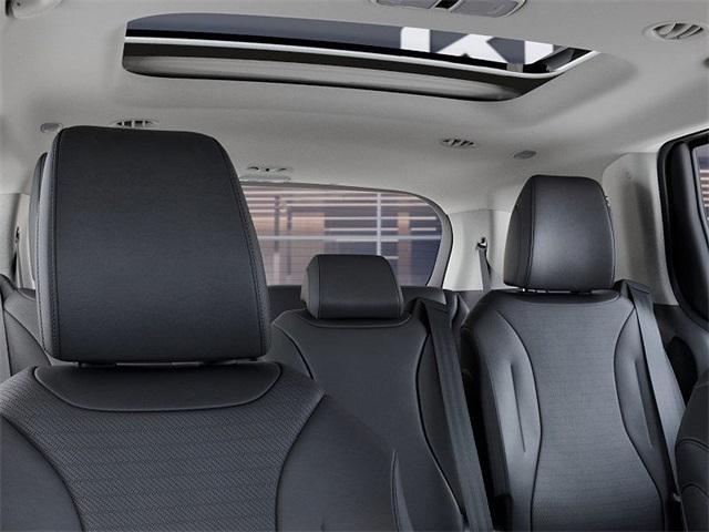 Photo of 2025 Ivory Silver Kia Carnival