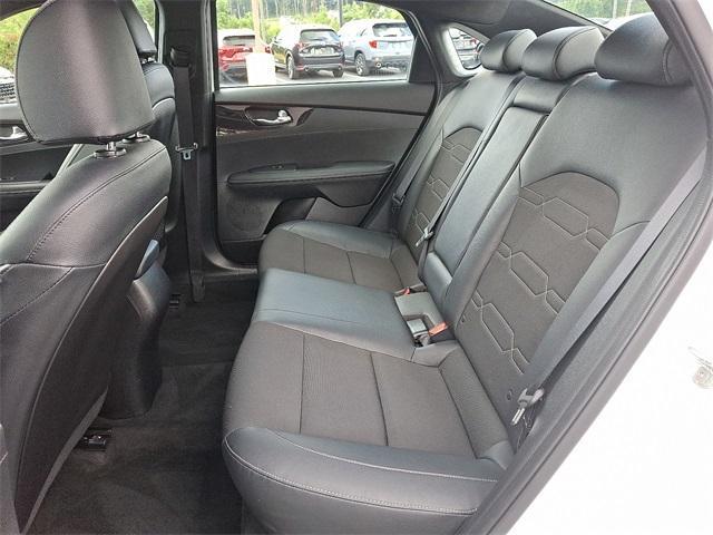 Photo of 2021 Snow White Pearl Kia Forte
