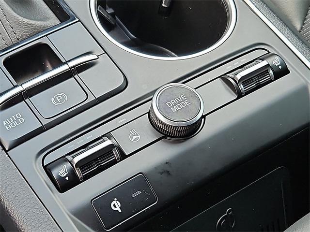 Photo of 2024 Glacial White Pearl Kia K5