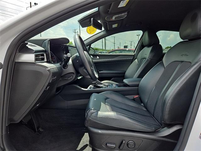 Photo of 2024 Glacial White Pearl Kia K5