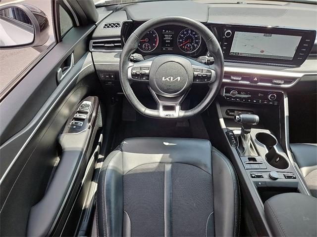 Photo of 2024 Glacial White Pearl Kia K5