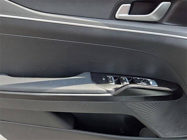 Photo of 2024 Glacial White Pearl Kia K5
