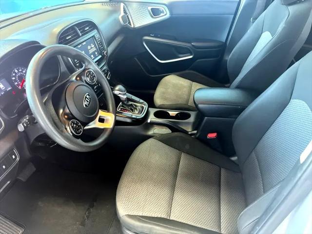 Photo of 2020 Sparkling Silver Kia Soul