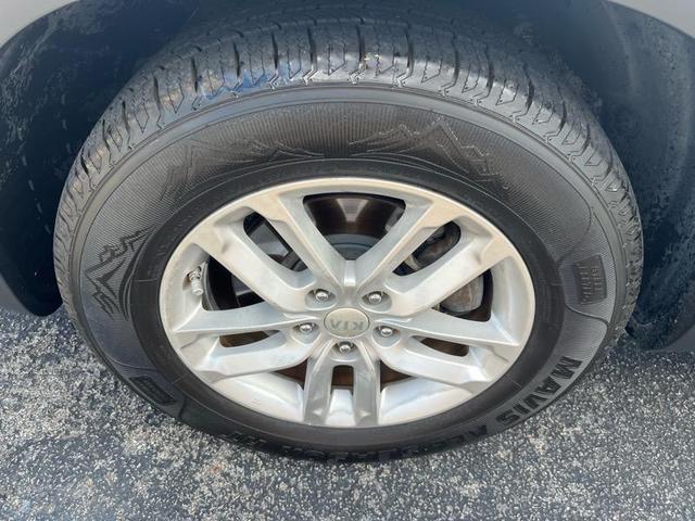 Photo of 2015 Snow White Pearl Kia Sorento