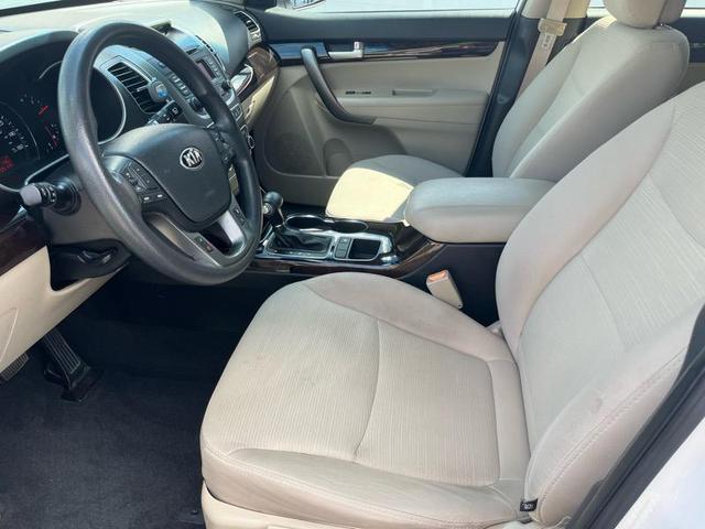 Photo of 2015 Snow White Pearl Kia Sorento