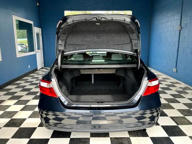 Photo of 2017 GRAY Toyota Camry