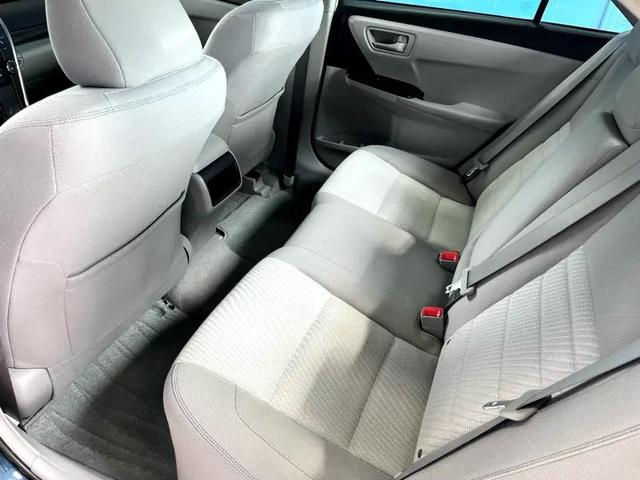 Photo of 2017 GRAY Toyota Camry
