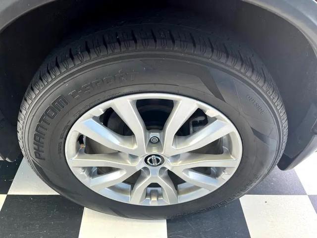 Photo of 2018 Scarlet Ember Nissan Rogue