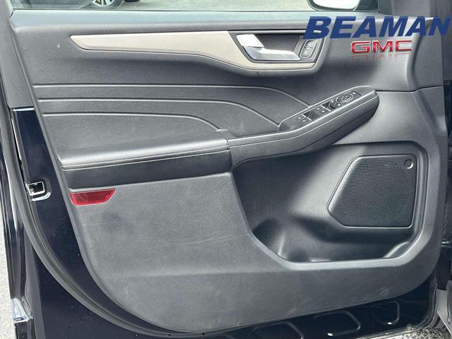 Photo of 2021 Blue Metallic Ford Escape