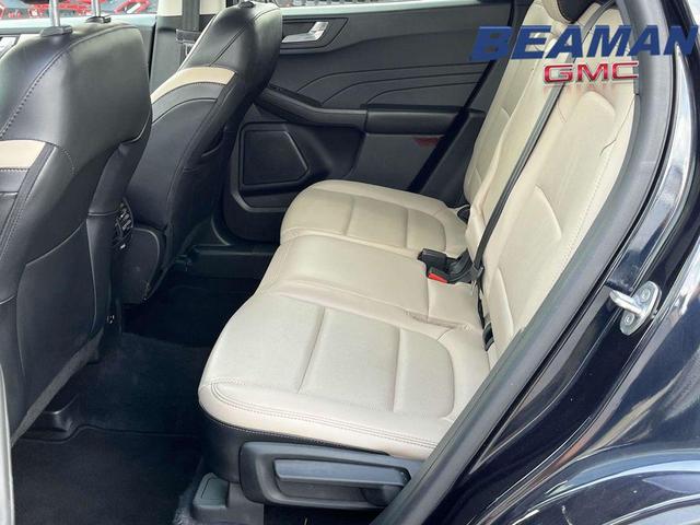 Photo of 2021 Blue Metallic Ford Escape