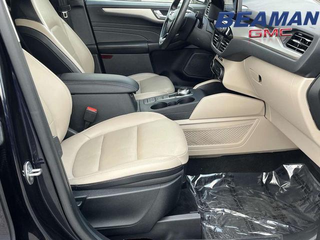 Photo of 2021 Blue Metallic Ford Escape