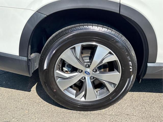 Photo of 2023 Crystal White Pearl Subaru Ascent