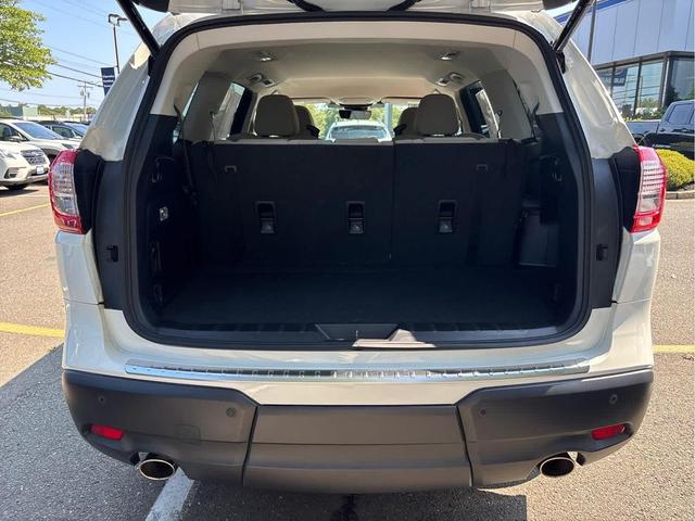 Photo of 2023 Crystal White Pearl Subaru Ascent