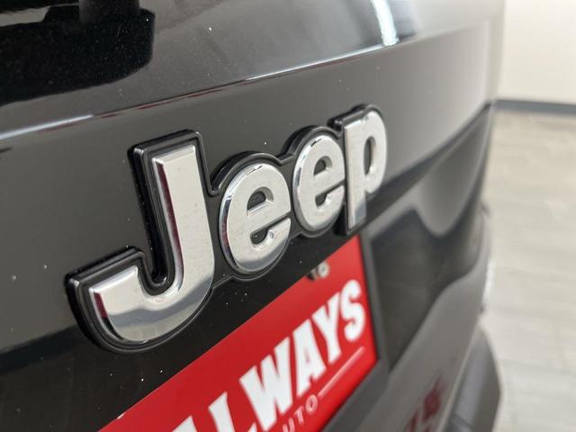 Photo of 2018 Black Jeep Renegade