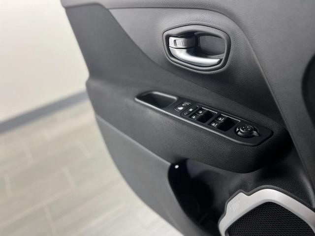 Photo of 2018 Black Jeep Renegade