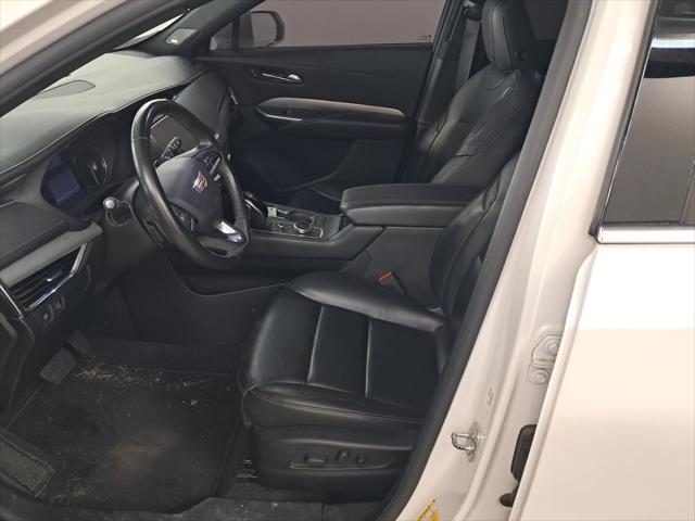 Photo of 2020 Crystal White Tricoat Cadillac XT4