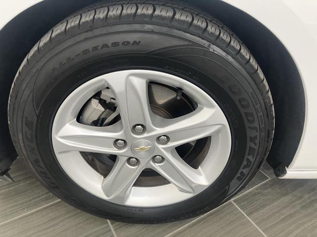 Photo of 2023 Summit White Chevrolet Malibu