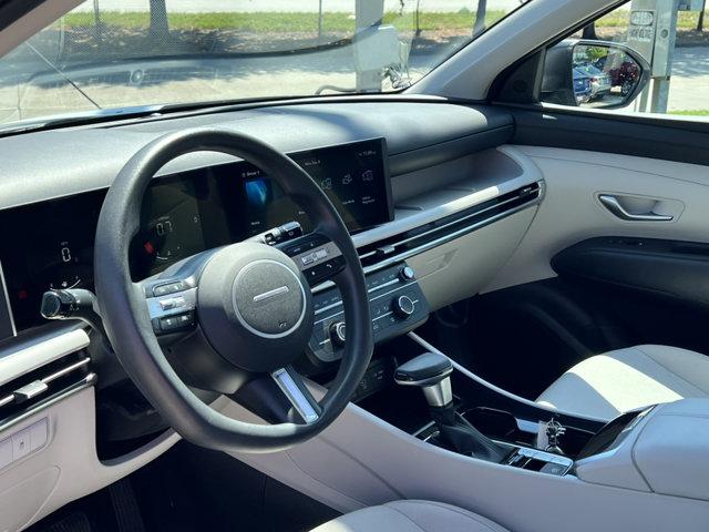 Photo of 2025 White Hyundai TUCSON
