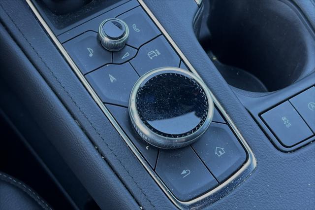 Photo of 2024 Argent Silver Metallic Cadillac XT4