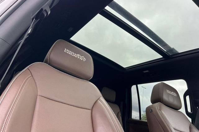 Photo of 2023 Summit White Chevrolet Suburban