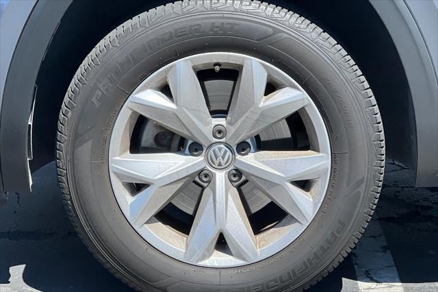 Photo of 2018 Platinum Gray Metallic Volkswagen Atlas