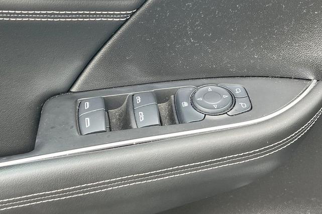 Photo of 2022 Summit White Buick Envision