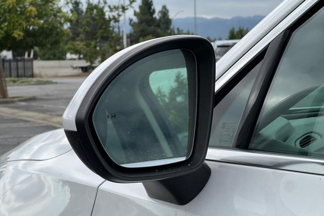 Photo of 2022 Summit White Buick Envision