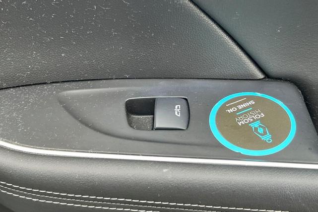 Photo of 2022 Summit White Buick Envision