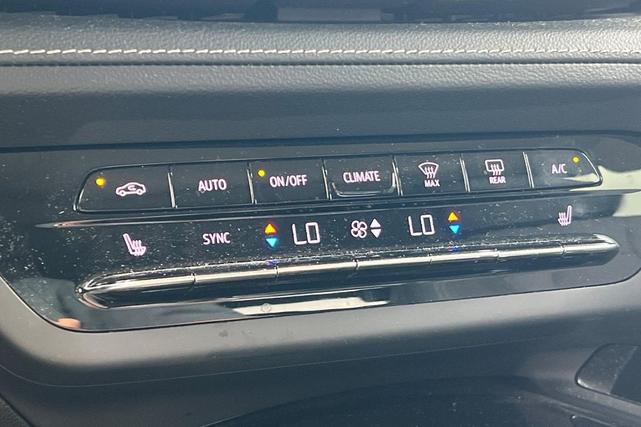 Photo of 2022 Summit White Buick Envision
