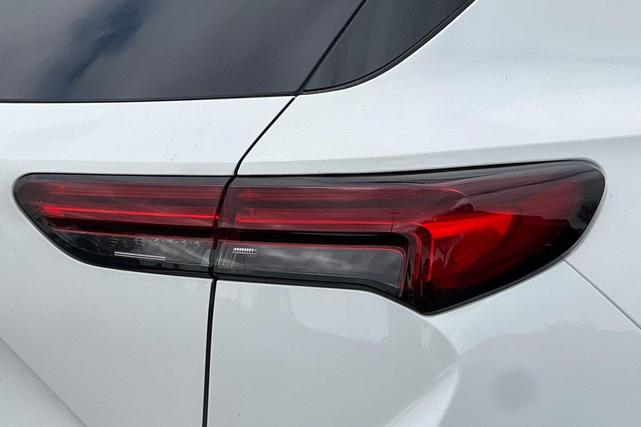Photo of 2022 Summit White Buick Envision