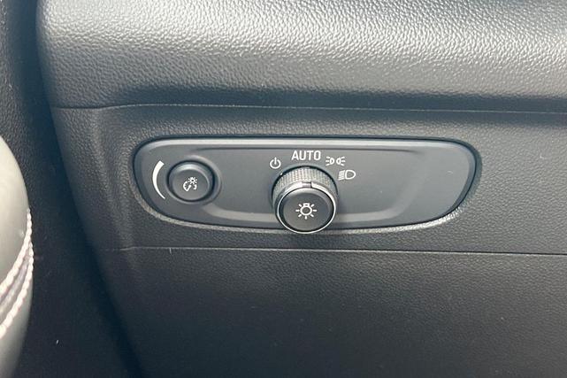 Photo of 2022 Summit White Buick Envision