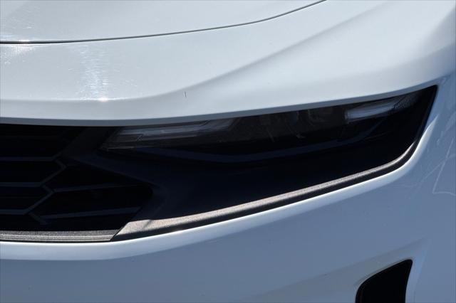 Photo of 2022 Summit White Chevrolet Camaro