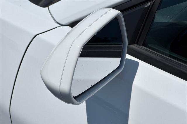 Photo of 2022 Summit White Chevrolet Camaro
