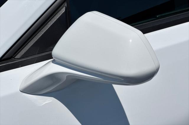 Photo of 2022 Summit White Chevrolet Camaro